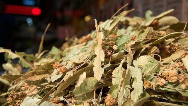 Ihlamurdan faydalanabilmek inin doru teknikle demlemek gerekiyor. Bilinenin aksine hlamuru uzun uzun kaynatmak yararl besin deerlerinin umasna neden oluyor.