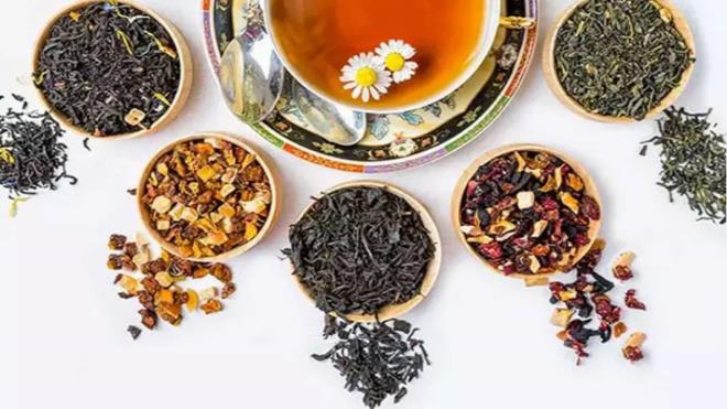 Ihlamur iekleri fenolik asitler, proantosiyanidinler, taninler, flavonoitleri bitki zamklar ve az miktarda yattrc etkisi olan bir uucu ya ierir. Ihlamur iekleri dahili olarak kullanldnda her trl hafif uyku bozukluuna ve anksiyete ya da huzursuzluk gibi psikolojik sorunlara kar nerilir.