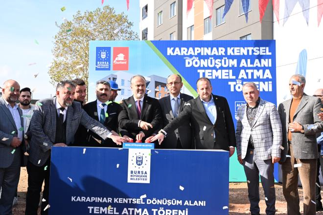 Ulamdan altyapya kadar her alanda Bursa?y gelecee tayacak projeleri hayata geiren Bykehir Belediyesi, birinci derece deprem kuanda yer alan Bursa'nn depreme kar daha gvenli kent haline gelmesi iin kentsel dnm projelerine hz verdi. Zaman ierisinde ypranan yaplar iyiletirerek depreme dayankl konutlarla Bursallara gvenli yaam alanlar oluturmay amalayan Bykehir Belediyesi, stanbul Caddesi ve Yiitler kentsel dnm projelerinde birinci etaplarn tamamlanmasnn ardndan Karapnar Kentsel Dnm Projesi?nde de inaat balatt. Bakanlk tarafndan Cumalkzk, Deirmenn ve Karapnar mahallelerinin snrlar iinde, Maliye Hazinesi?ne ait 55 adet tanmaz parseldeki proje ve uygulama almalaryla ilgili Bykehir Belediyesi yetkilendirildi. Toplam 138 bin 600 metrekarelik alanda 3 bin 600 konut ile 300 dkkn ina edilmesi planlanrken, projenin ilk ayaklarndan olan Karapnar 1. etap projesinin temeli, Bykehir Belediye Bakan Alinur Akta, Yldrm Belediye Bakan Oktay Ylmaz, Bursa Milletvekilleri Refik zen ve Mustafa Yavuz?un da katld trende atld.