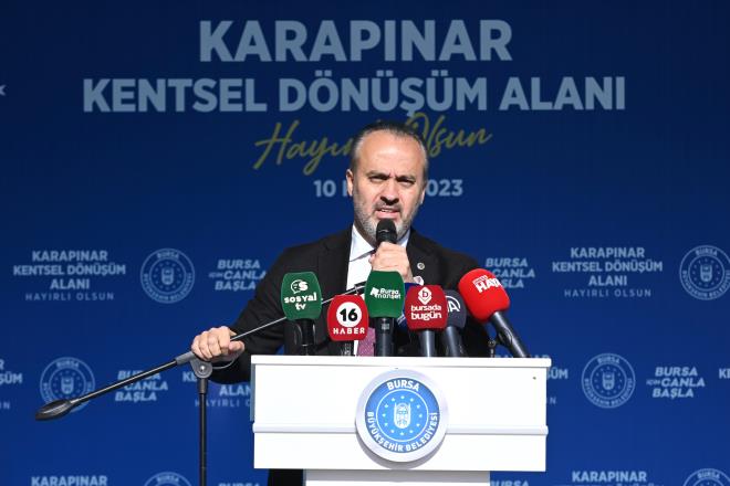 Dnm skntl i<br>  Kentsel dnmn skntl bir i olduunu, herkesin kafasna yatan drt drtlk bir dnmn mmkn olmadn dile getiren Bakan Akta, ?Maalesef biz arabamz, beyaz eyamz deitirirken fark demeyi kabul ediyoruz, ancak kentsel dnmde fark demeyi aklmza getirmiyoruz. Yldrm, 660 bin nfusuyla Bursa?nn ikinci byk ilesi ama Bursa?nn tm corafyann sadece yzde 1?i kadar alana sahip. Bundan 40- 50 yl nce yolu izi olmayan, imar plan bulunmayan alanlara kaak kek yaplan konutlarla bir ehir kurulmaya allm. Eskiyi yeni hale getirmek en zor itir. Biz gerekten ortaya bir deer karmaya alyoruz. Blgede yaam devam ederken, bir taraftan da yenileme yapmaya alyoruz. Biz Bursa?nn geleceini konumak zorundayz.Derdiniz, heyecannz varsa, ehre kar hissiyatnz varsa bunlarla yatar bunlarla kalkarsnz. Biz AK kadrolar olarak bunu yapyoruz. Birileri de yalanla, iftirayla, algyla maalesef vatandamz etkilemeye alyor? diye konutu.