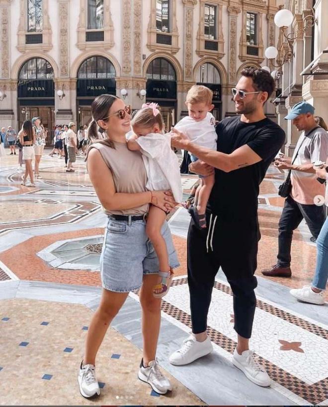 Hakan ve Sinem alhanolu iftinden mutlu bir haber geldi. ift, getiimiz gnlerde nc ocuklarn kucaklarna aldlar.