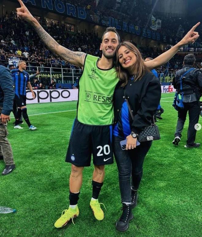 29 yandaki alhanolu, 2017 ylnda ei Sinem alhanolu ile dnya evine girmiti.