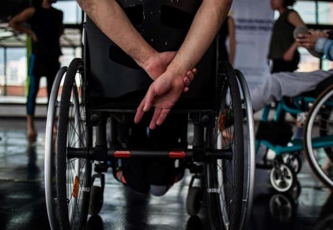 Son iki ylda 31 bin 687 ocuu ve ailesini bizzat ziyaret ederek ihtiyalarn yerinde tespit ettiklerini aktaran Gkta, yle devam etti:  <br>  "Ailesinden ayr dm, yabanc uyruklu ocuklara psikososyal destek salyoruz. Kolluk birimlerinden teslim alnan bu ocuklar uzman ekiplerimiz gzetiminde kurulularmzda misafir ediyoruz. Bu kapsamda lkemizde yaayan 385 binden fazla yabanc uyruklu ocua ulaarak sosyal uyum hizmeti sunduk. Engelli kardelerimiz iin eitim, bakm, rehabilitasyon, istihdam ve eriilebilirlik bata olmak zere her alanda nemli politikalar hayata geirdik. Bu yl Engellilerin Toplumsal Hayata Katlm ve zel Eitim Program'na yzde 71 art oranyla 72,3 milyar lira bte ayrdk. 2002'den bu yana 68 bin 108 engelli vatandamz kendileri iin uygun olan kadrolara atadk. Bu yl ubat aynda 2 bin 323 engelli vatandamzn atamalarn gerekletirmitik. Bu vesileyle ksa bir sre ierisinde yeni engelli atamalarnn yaplacann mjdesini de sizlerle ve milletimizle paylamak isterim."