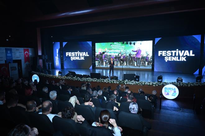 Bursa?da ?kltr ve sanat herkes iin her yerde? parolas ile kentin kltrel hayatna deer katan Bykehir Belediyesi, 2023-2024 kltr sanat sezonunu at. Sezon alnda bugne kadar yaptklar almalar anlatp, yeni sezonda yaplacaklar hakknda bilgi veren Bykehir Belediye Bakan Alinur Akta, ?ehrimizin her bir ilesine, her bir kesine kltr ve sanat tamaya gayret edeceiz. nk sanat, Bursa?nn atan kalbidir? dedi.