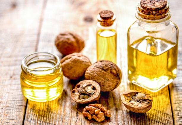 3.Tiroit Hastalna yi Gelir Ceviz suyunun dier bir faydas ise tiroit hastalna da iyi gelmesidir. Tiroit bezinin az ya da ok almasnnnormal seviyede almasn salar. Dzenli olarak bu suyun iilmesi gerekir.