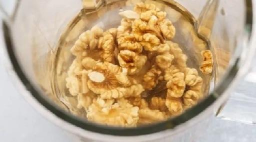 5. Sinir Sistemini yi Gelir Sindirim sitemine iyi geldii kadar sinir sistemine de iyi gelmektedir. Stres altnda olanlar ve stresli bir yaam srenlerin kullanmas nerilir. Sakinletirici ve rahatlatc zellii bulunduu iin sinir sistemini dzene sokmaya yardmc olur.