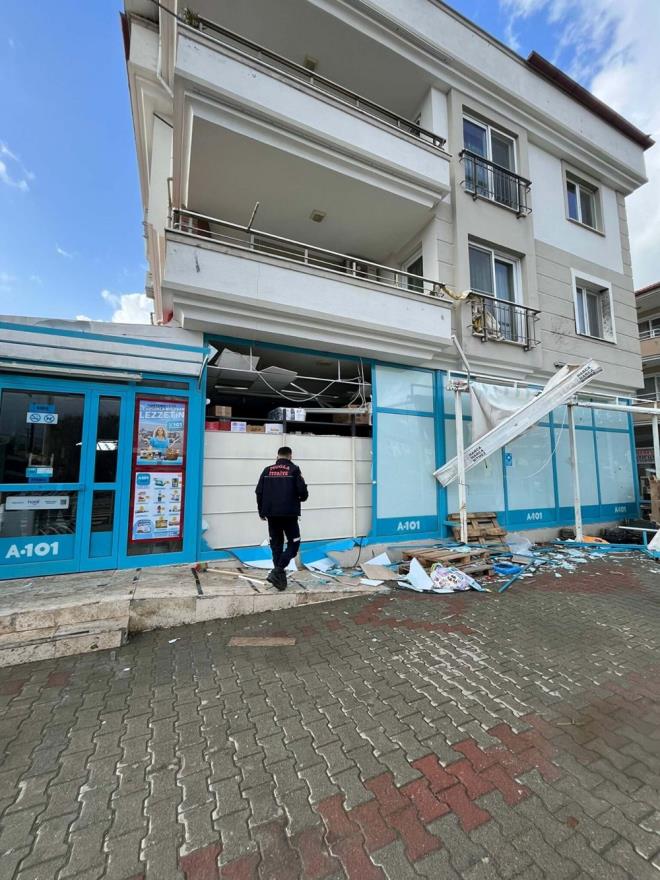 Hortumda bina ve aralarda maddi hasar meydana gelirken, can kayb ve yaralanma yaanmad.