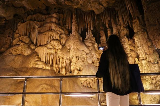 Yl boyunca ak tutulan, zerindeki kalesindeki ayevi ve yre mutfayla da dikkati eken al Maaras, ocak-ekim dneminde 191 bin 386 yerli ve yabanc ziyaretiyi arlad.