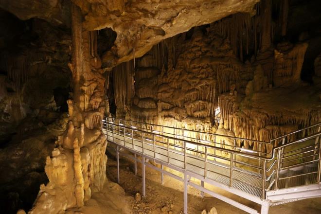 Dnyann en uzun ikinci maaras kabul edilen Trabzon'daki al ile Gmhane'deki Karaca maaralar her yl ziyaretilerin odak noktas oluyor.
