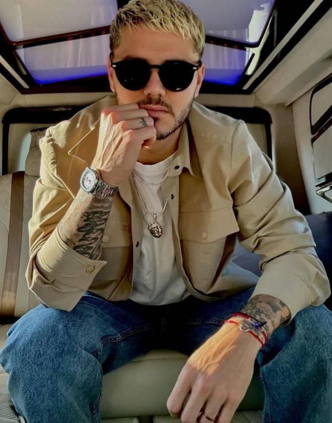 Arabann iinde verdii pozu paylaan Icardi'nin bileklii dikkatleri ekti.