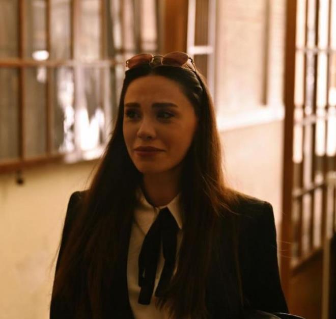 "TAB K OK DUYGULANDIM!"    kran Oval; "Hayata krettiim en gzel anlardan biriydi 2 Ocak... 2017'de evlenmek iin gittiim yere Roma'ya, imdi kzmla gittik. 2 yldr soruyordu, 'Ben niye dnde yoktum?' diye... 'Beni oraya gtrn' dedi srarla... 2000 yln zerinde korunmu evlenmek iin gittiim o tarihi binada bu sefer kzmlaydm. Tabii ki ok duygulandm..." eklinde konuarak szlerine devam etti.