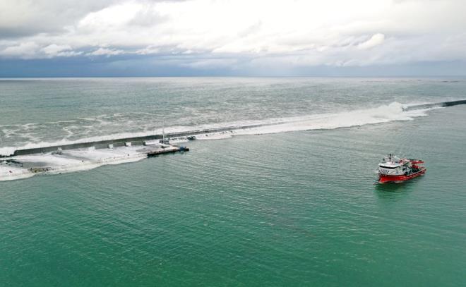 te yandan ilede denize den balk, ekiplerin almasyla kurtarld.