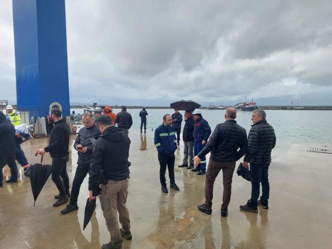 Srmene Kaymakam Mehmet Ali ztrk, olay yerine gelerek incelemede bulundu.