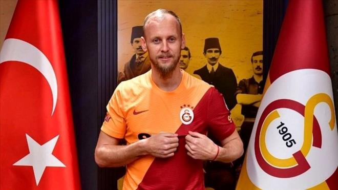 KAYA'YA GDEN ANTADAN GPS IKTI    Futbolcu Semih Kaya'ya gittii iddia edilen 5 milyon 700 bin dolarn bir blmnn de i insan Atilla Balta'a ait olduu ne srld.    Erzan'a 2,5 milyon dolar veren Balta'n paray koyduu antaya GPS cihaz takt ve o antann da Semih Kaya'ya verildii belirtildi.