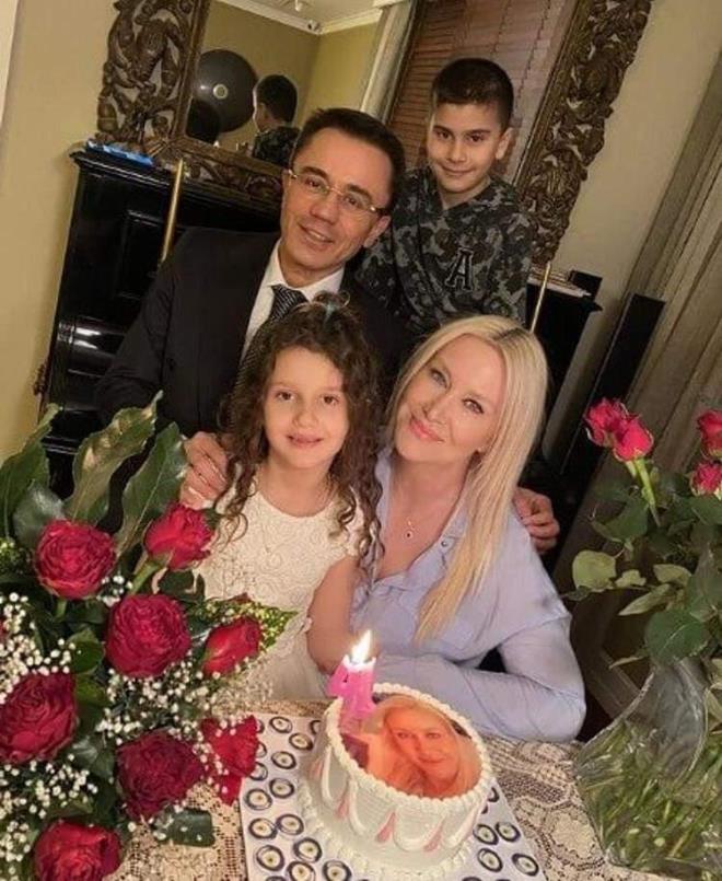 Mahkeme ayrca Benan Sara'n bu karara uygun davranmamas sonucu 3 gnden 10 gne kadar zorlama hapsine tabi tutulacan da kararnda aklad.