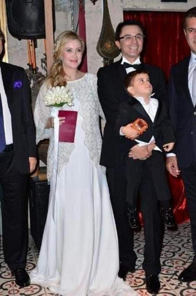 Salkl yaam hakknda verdii tavsiyelerle Trkiye'nin en tannan isimlerinden biri haline gelen diyetisyen ve beslenme uzman Ender Sara, 2013 ylndan beri evli olduu Benan Sara ile mahkemelik oldu.