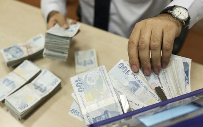 Asgari cret grmeleri 1 Aralk'ta balyor. Milyonlarn gz kula pazarlktan kacak yeni asgari cret zammnda. Geen yl asgari cret zammn doru bilen yapay zeka, imdi de 2024 yl asgari cretini hesaplad. te yapay zekann yapt asgari cret hesab ve masadaki 6 farkl zam senaryosuna gre zaml asgari cretler...