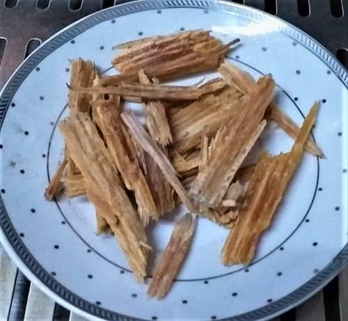 ra suyu, ierdii zeaksantin ve lutein ile gz saln korur ve gz hastalklarnn nlenmesine yardmc olur.    ra suyu, ierdii reine ile ksr keser ve boaz arsn hafifletir.    ra suyu, ierdii alkali ile vcudun pH dengesini salar ve asitlii azaltr.