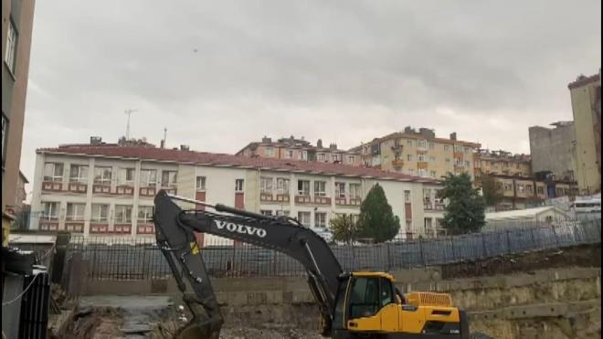 BACILAR'DA NAATIN STNAT DUVARI KT    Baclar'da Yavuz Selim Mahallesi'nde ilkokulun yanndaki inaatta istinat duvar kt.