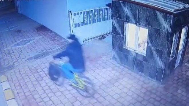 pheli bisiklete binerek gzden kaybolurken, o anlar sitenin gvenlik kameralarna yansd.
