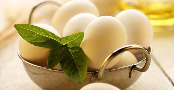 <p><b>Kabuktaki beyaz rengin, yumurtann ideal oluumunu tamamladn gsterdiini, bunun dnda bir renk deiiminin kalitede d anlamna geldiini iddia edenlerin yan sra kabuun rengi ne kadar koyu ise besin asndan da o kadar deerli olduunu ileri srenler de var.</b></p>