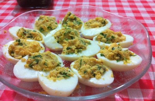 <p><b>Yumurtann tazeliini merak ediyorsanz suya koyun, taze ise suda batacak, bayat ise yzecektir.</b></p>