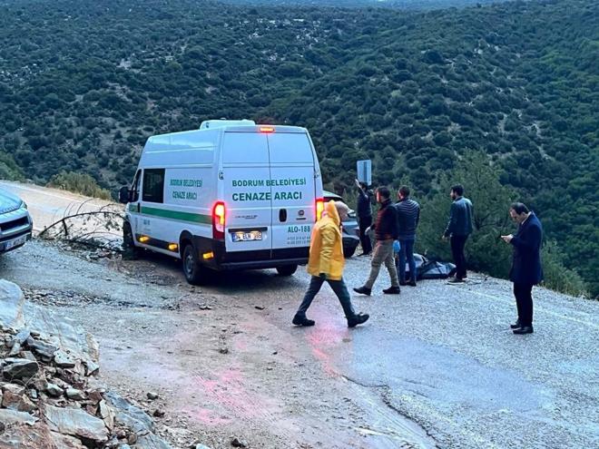 Cinayetleri soruturan polisin incelemesi sonucu pheler Irina Dvizova'nn eski ei zerinde younlat.