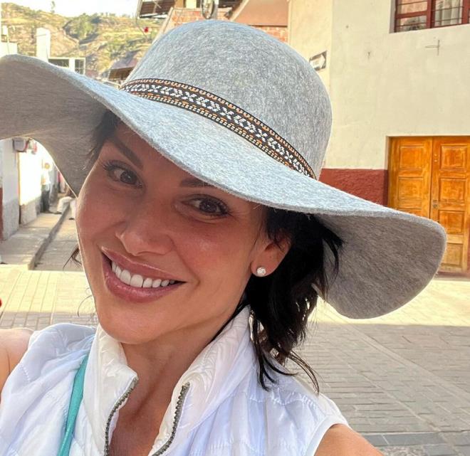 Yol kenarnda cansz bedenlerine ulald. Rus uyruklu Irina Dvizova ile 15 yandaki kz Dayana'nn ldrld belirlendi.