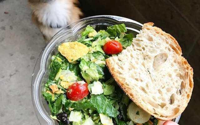 Yer alan bilgilere gre yaanlan i kazasndan sonra Creative isimli alann hemen hastaneye kaldrld, kesilen parman salatann iinde kald bildirildi.