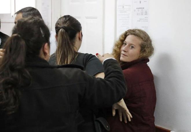 srailli askerlere direnen ve kardeinin gzaltna alnmasn engelleyen Temimi, daha sonra dnya genelinde nl olmutu. Filistin direniinin  simgesi haline gelen Temimi?ye ?Filistinli cesur kz? lakab taklmt.