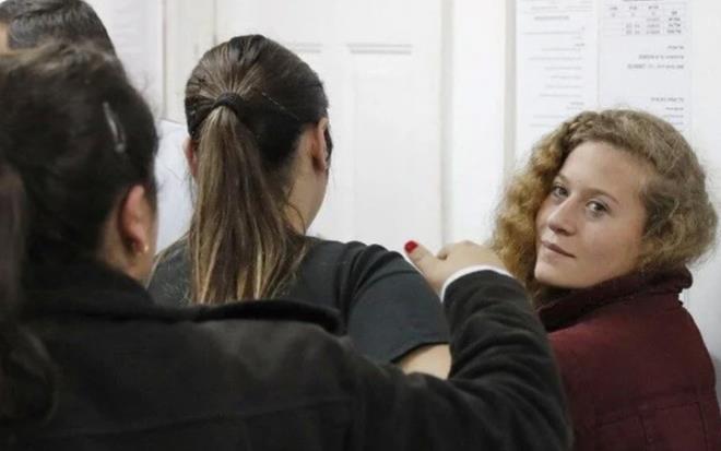 Hamas ile varlan mutabakat kapsamnda srail hapishanelerinden bu akam serbest braklmas beklenen 30 Filistinli esirin isimlerinin belli olduu bildirildi. O isimlerin arasnda "Filistinli cesur kz" Ahed Temimi de var.