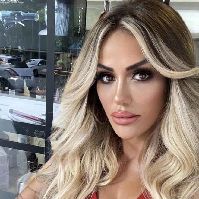 Antalya?da ldrlen Zehra atal?n lmne ilikin tutuklanan Ylmaz Fahrinolu?nun yargland dava devam ediyor.    atal, 20 Mart gn Muratpaa ilesinde ldrld.  yerine gelen Ylmaz Fahriolu, tartt Zehra atal'a tabanca ile 9 kez ate edip, yaya olarak kat. Zehra atal hayatn kaybetti, Ylmaz Fahriolu da 1 ay sonra Diyarbakr'da yakalanp, tutukland.    Ylmaz Fahriolu hakknda, kadna kar kasten ldrme ve ruhsatsz silah bulundurma sularndan hazrlanan iddianame, Antalya 4?nc Ar Ceza Mahkemesi tarafndan kabul edildi.    ddianamede, Fahriolu?nun arlatrlm mr boyu ve 3 yla kadar hapisle cezalandrlmas talep edildi.