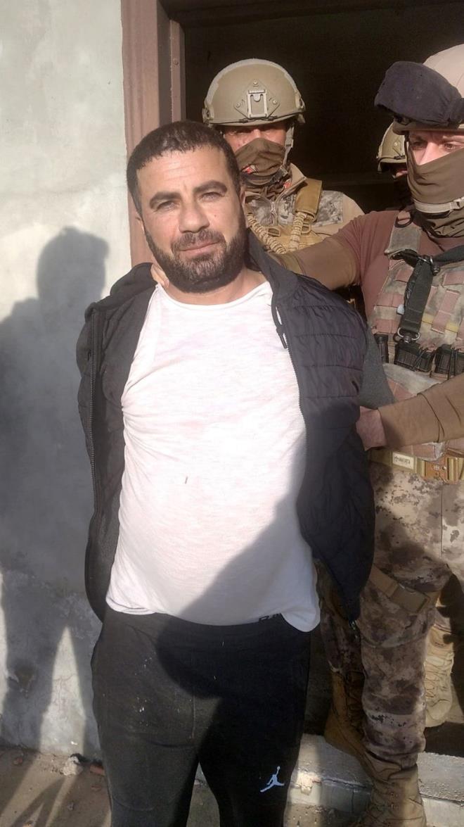 ?YILMAZ VERD PARADAN FAZLASINI STED?    atal?n alacak ve borlarna ilikin tm kaytlarn Zehra?nn telefonu ve mail adreslerinde olduunu belirten Erol G., ?Zehra, 2019 ylnda Konyaalt?ndaki bir projesinden dolay dl ald. O projede Ylmaz Fahriolu ile tanyor, ondan para aldn biliyorum. Ylmaz verdii parann daha fazlasn istiyordu. Biz de tefecilikle ilgili Ylmaz?dan ikayeti olduk. Biz milyonluk proje yapyorduk. Ylmaz, verdii parann fazlasn istedii iin tehditle projeye ortak olmak istiyordu. ikayetiyim. Davaya katlmak istiyorum.? dedi.