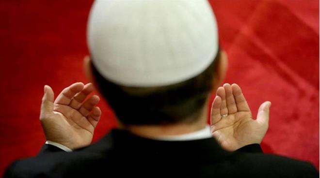 Allah?m rzkmza bolluk, kalbimize ferahlk, mrmze bereket ver! Amin. Cumanz mbarek olsun.    Hayatn ereflisini, rzkn bereketlisini, vcudun shhatlisini, ahlakn faziletlisini, evladn edeplisini, nasip eyle ya Rabbim. Hayrl cumalar dilerim.    Rabbim bizi znden iman edip gznden dmeyen kullarndan eylesin. Hayrl Cumalar.    Allah?n rahmeti ve bereketi zerimize olsun! Cumamz mbarek olsun.    mmetimin bayramlar iinde Cumadan daha kymetli bayram yoktur ve o gnk iki rekat namaz, Cuma gn dndaki bin rekattan deerlidir. (Hadis-i erif, Buhari)    Cumamz mbarek dualarimiz ve tebelerimiz kabul olsun