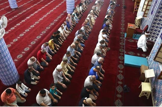 Mbarek cuma gnnn gelmesiyle, bu hafta da "hayrl cumalar etiketiyle" sosyal medyada paylalan cuma mesajlar, birbirlerine iyi dileklerde bulunmak isteyen vatandalarn Twitter(X), Facebook ve SMS paylamlarnda yer alacak. zellikle uzakta olan sevdiklerine bir mesaj yoluyla ulamak isteyen vatandalar iin cuma mesajlar rneklerini bir araya getirdik. te, en gzel, ksa, anlaml, yeni cuma mesajlar...