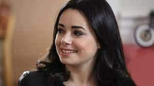 Kendisine Instagram hesab aan Namal, takip ettikleri arasnda o kiiye yer vermemesi dikkat ekti.