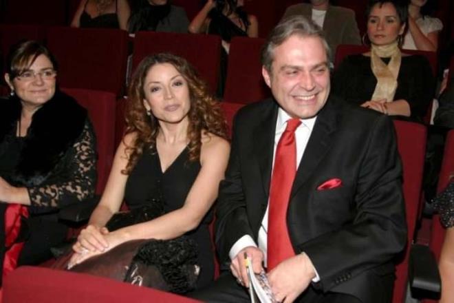 Haluk Bilginer ile arkc Akn Nur Yengi, 2006 ylnda nikh masasna oturmutu. Ayn yl Nazl adn verdikleri kzlar dnyaya gelen nl ift, 2012'de tek celsede boanmt.