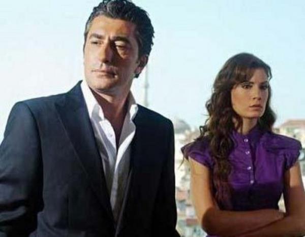 <p><b>LMN ENDEN DND</b></p> Aya Varler ve Erkan Petekkaya da sette boulma tehlikesi atlatt. Son Bahar dizisinin ekimlerinde Aya Varler ile Erkan Petekkaya rol gerei kendilerini Boaz'n akntl sularna brakt.