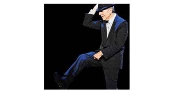 <p><b>EFSANE SAHNEDE BAYILDI</b></p> Usta sanat Leonard Cohen spanya'da verdii bir konser srasnda sahnede bayld. Grg tanklar 75 yandaki sanatnn drdnc arksn seslendirirken nce bir gitar almak zere kalkarken dengesini kaybettiini ve grup elemanlar tarafndan dmesinin engellendiini anlatt.
