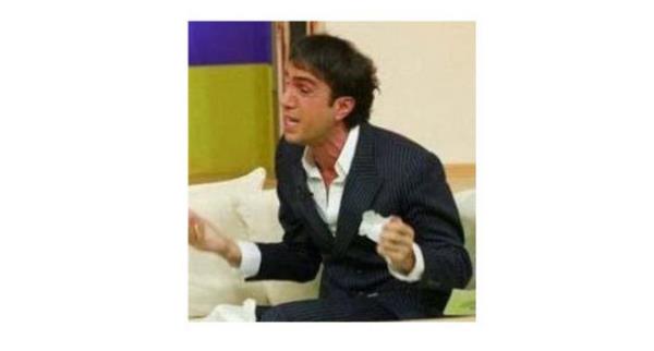 <p><b>'BEN YOK SAYIYORLAR' DED TANSYONU DT</b></p>   Bundan 5 yl nce Ylmaz Morgl de katld bir TV program srasnda fenalat. Sunuculuunu Mge Anl ve enay Ddek'n yapt Dobra Dobra programna katlan Morgl, Adnan enses, Blent Ersoy, Mzeyyen Senar, Muazzez Abac gibi sanatlarn kendilerinden sonra yetienere destek vermedikyerini hatta yok saydklarn syledi.