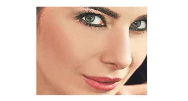 <p><b>ROL GERE ALAMAKTAN MDE KANAMASI GERD</b></p> Bir ka yl nce stanbul Xehir Tiyatrolar'nda sahnelenen Romeo ve Juliet oyununda rol alan Ece zdikici, bir oyun srasnda sahnede bayld.