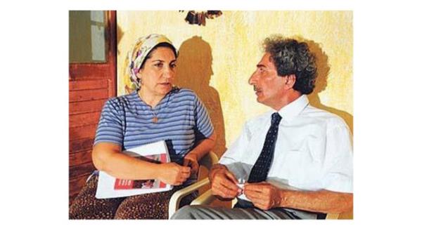 <p><b>TANSYONU YKSELNCE...</b></p> Bir ilkokul retmeninin urad hakszlktan sonra balatt hukuk mcadelesini konu alan "Memleket Meselesi", barol oyuncusu Ahmet Uurlu'ya zor anlar yaatt. Usta oyuncu, filmde eini canlandran Fsun Demirel'in srtn inedii sahnede fenalk geirdi. kiz ocuk annesi Demirel'in srtna kmasyla birlikte arlktan dolay nefessiz kalan oyuncunun tansiyonu ykseldi.