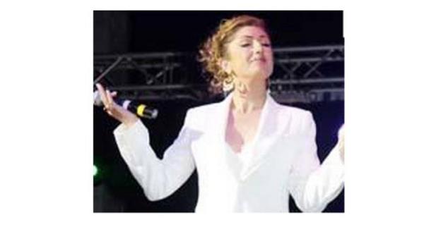 Ersoy daha sonra havai fiek gsterisi yznden sahne dumanla dolduu iin fenalatn aklad.