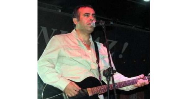 <p><b>OMURGA KEM KIRILDI</b></p> nl arkc Haluk Levent de klip ekimi srasnda bir kaza geirdi.