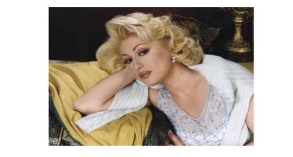 <p><b>DUMANDAN FENA OLDU</b></p> Muazzez Abac da bundan bir ka yl nce Sakarya'nn Hendek ilesinde konser verdii srada sahnede fenalat.