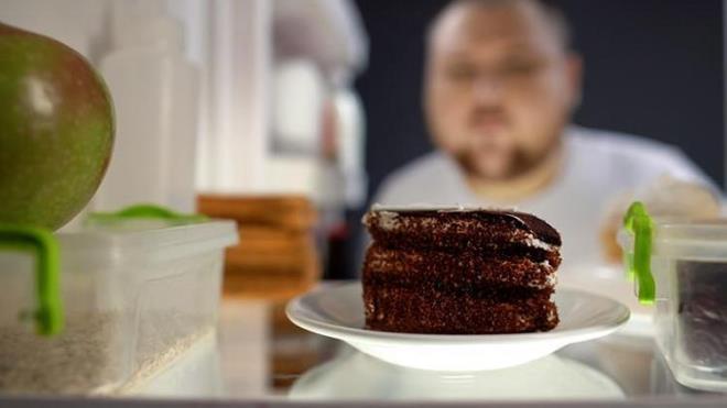 Geceleri vardiyal alanlarn da nlerini gn na gre olmasa da uyku saatlerine gre dzenleyebileceklerini kaydeden Hlya Yiit, ?Gn iinde kendinizi daha az stresli, daha enerjik ve mutlu hissetmek istiyorsanz, sirkadiyen ritminizi desteklemenin elzem olduunu unutmaynz. Kaliteli uyku, dzenli n saatleri ve mmknse daha az eker kendi ritminizi bulmanza mutlaka katk salayacaktr? diye konutu.