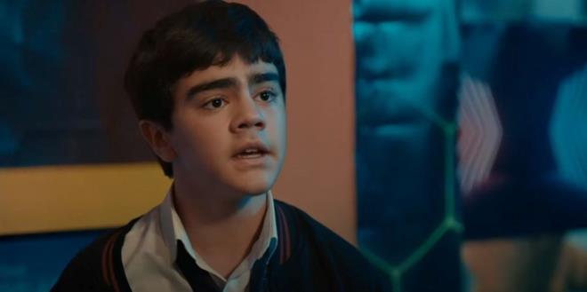 TUNA SYAN ETT    Eve gelen Gamze ile mer, Tuna'nn okuldan sonra gelmediini ifade etti. Endielenen Gamze ise Erdem'in onun internet kafede olduunu rendi.    Annesiyle mer'in geliine sinirlenen Tuna ise "Beni oradan oraya srklyorsunuz. Bir gn haber vermeyince mi kymete bindim?" diye tepki gsterdi.    mer'in Tuna'y sakinletirmesiyle eve dnen Gamze ise ev tutmak konusunda srar etti. mer de ona para biriktirmesi gerektiini ifade edince olunu dndn syleyen Gamze, "Madem ule ile alacan atlyenin artlarn sorsaydn" dedi.