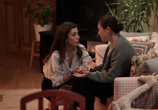 TUNA LE KEREM KAVGA ETT    st ba dank halde eve gelen Tuna ile konumak istese de baarl olamayan Reat, Gamze'ye durumu haber verdi. Endielenen Gamze ise hemen oluna kotu.    Onun Kerem ile kavga ettiini ve bir evleri olmadndan ikayet ettiini anlayan Gamze, nce mer'e sonra da Nisa'ya olanlar anlatt. Ancak olunun kavga etmeyeceini syleyen Nisa, Gamze'yi tersledi.