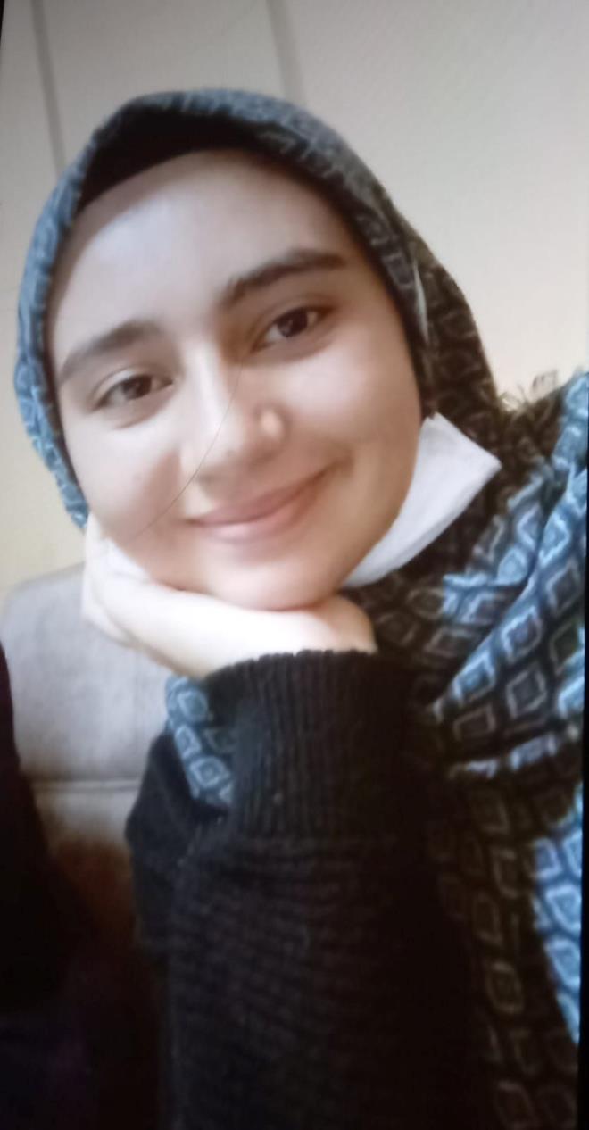 Aksaray niversitesi Sabire Yazc Fen Edebiyat Fakltesi Tarih Blm rencisi Mine Nur Uysal, 3 Aralk'ta arkada rem Koyuncu ile marketten alveri yaptktan sonra yurda gitmek iin yoluna karsna gemek isterken Gencay Kavlak ynetimindeki (23) otomobilin arpmas sonucu yaamn yitirdi.