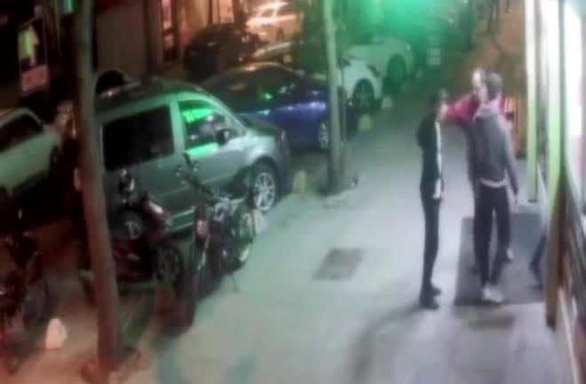 stanbul 25. Asliye Ceza Mahkemesi'ndeki durumaya, sank ve ikayetilerden katlan olmad.    ikayeti avukatlar ve Aile Bakanl avukatlar durumada hazr bulundu.    Duruma savcs esas hakkndaki mtalaasnda,  sann 18 yandaki ocuklar i yeri deposunda kapattklar gerekesiyle cezalandrlmalarn talep etti.